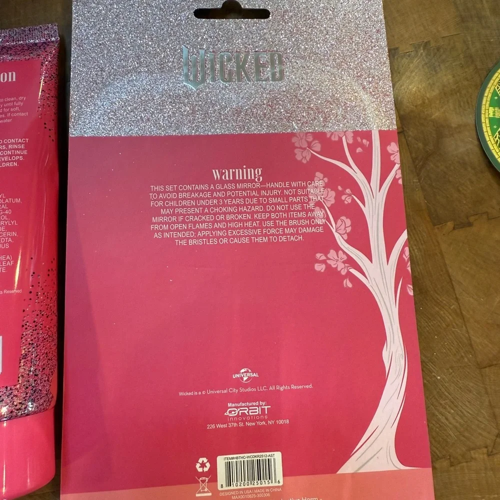 Wicked Pink Strawberry Lotion Hair Care Pink Brush Comb & Mirror Set NEW